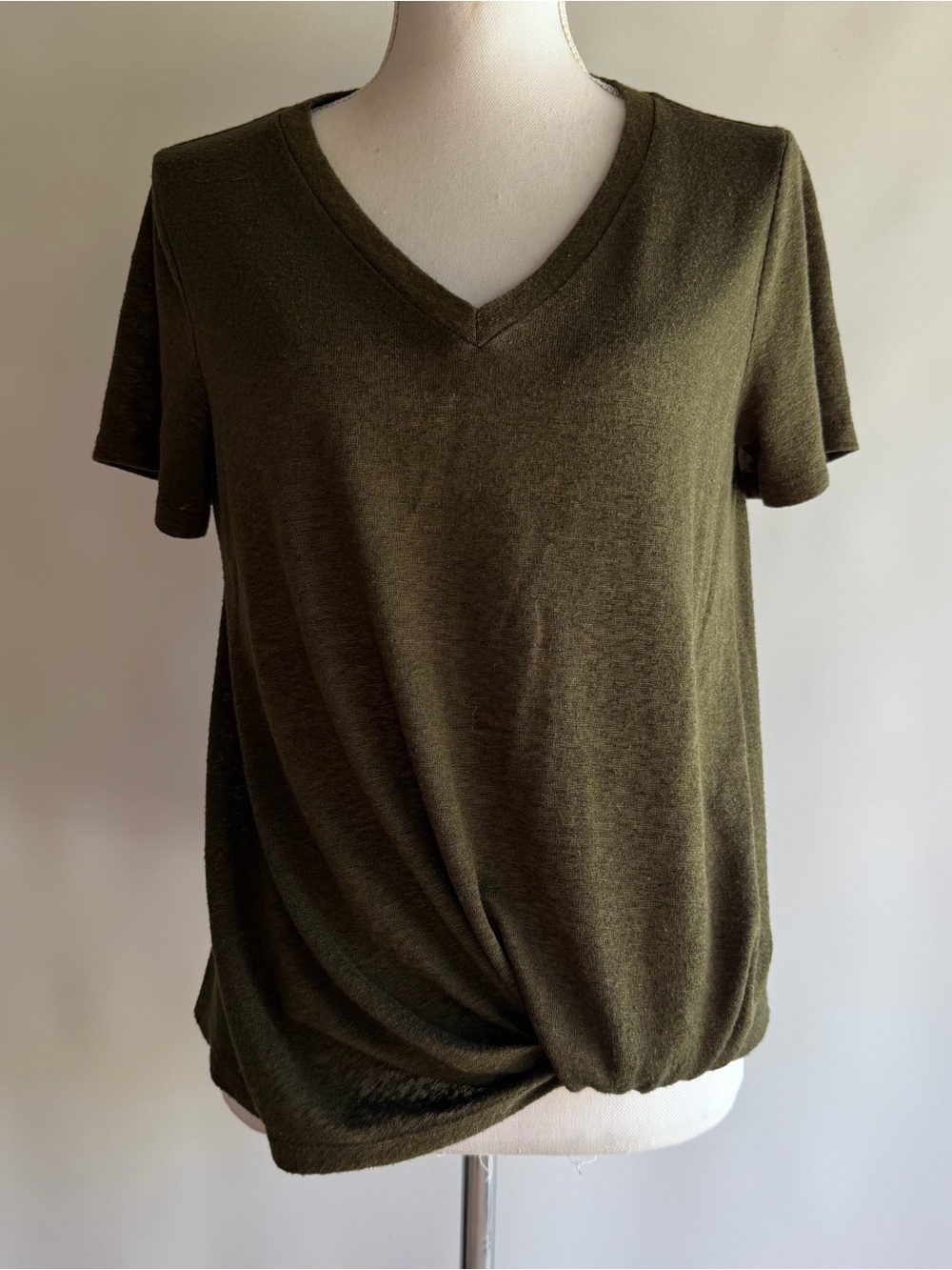 Bobeau V-Neck Gathered Waist Tee - sz M